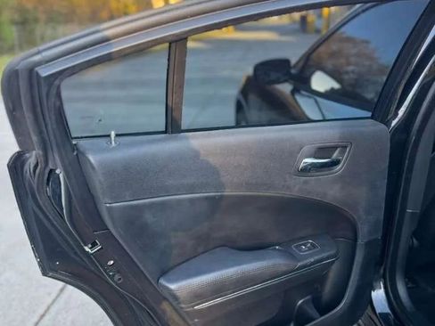 Used 2014 Dodge Charger SE image 9