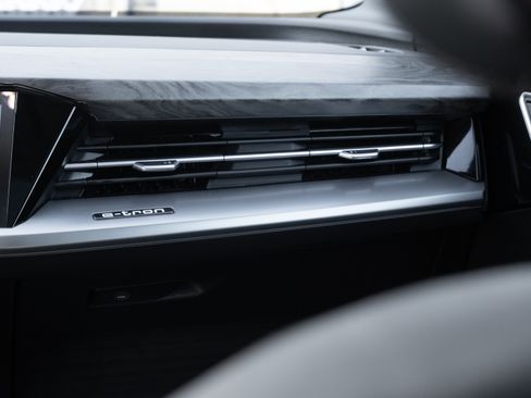 Certified 2024 Audi Q4 e-tron Prestige image 14