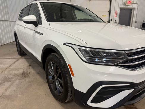 Certified 2024 Volkswagen Tiguan SE AWD/4WD image 10
