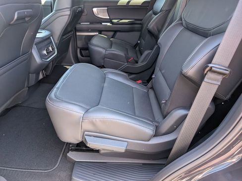 New 2026 Ford Expedition Platinum AWD/4WD image 8