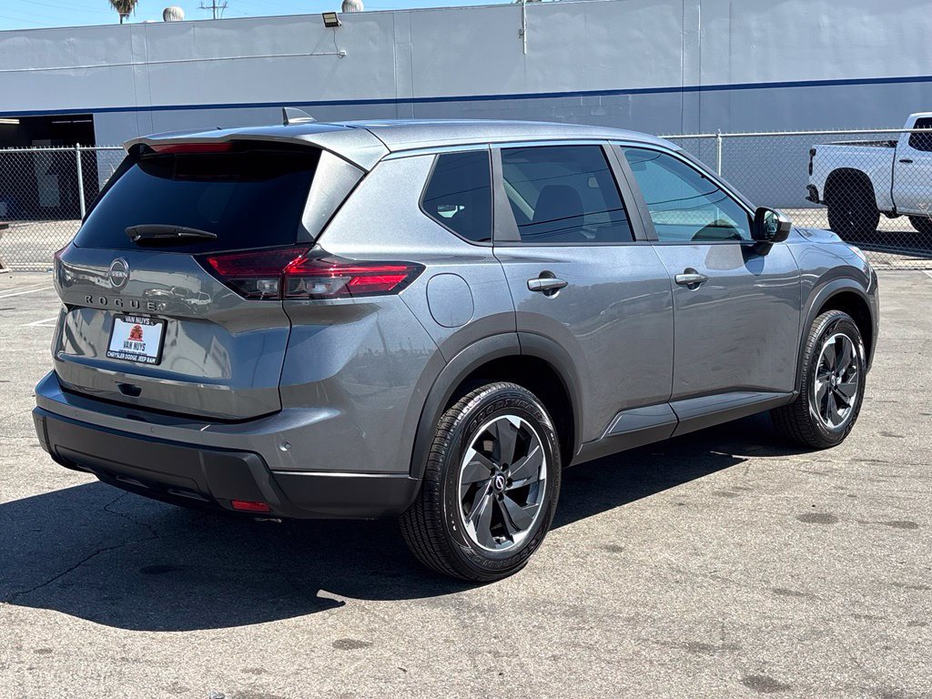 Used 2025 Nissan Rogue SV FWD image 3
