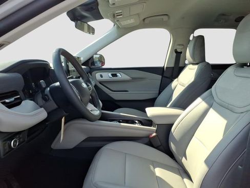 New 2026 Ford Explorer Active w/ Active Comfort Package image 5