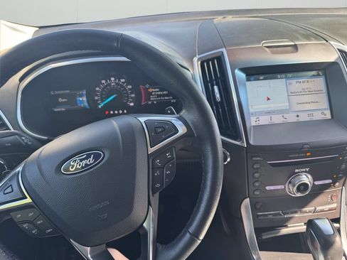 Used 2018 Ford Edge Titanium w/ Technology Package AWD/4WD image 11