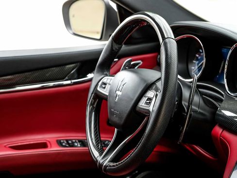 Used 2018 Maserati Quattroporte S GranSport Q4 AWD/4WD image 15