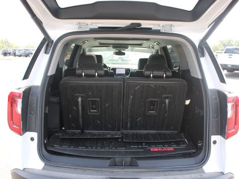 Used 2023 GMC Acadia SLT w/ Preferred Package FWD image 13