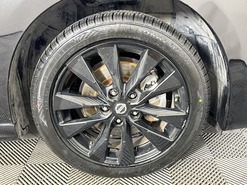 Used 2017 Nissan Sentra SR Turbo w/ SR Midnight Edition image 31