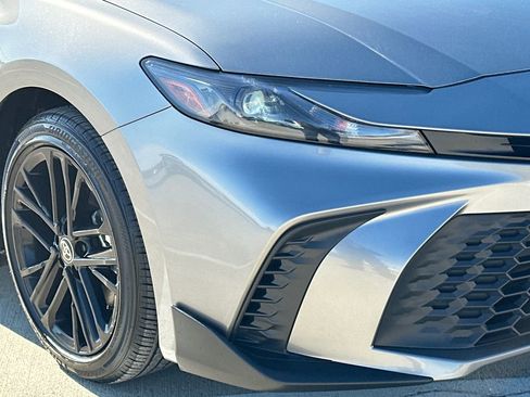 Used 2025 Toyota Camry SE image 9