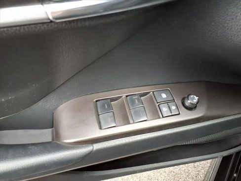 Used 2022 Toyota Camry SE image 19