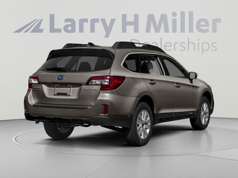 Used 2017 Subaru Outback 2.5i Premium AWD/4WD image 2