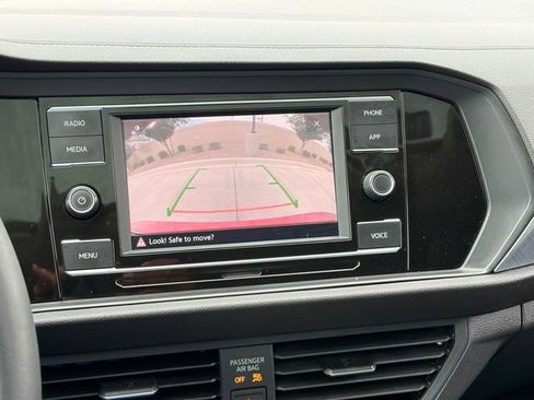 Used 2022 Volkswagen Jetta SE w/ Panoramic Sunroof Package FWD image 16