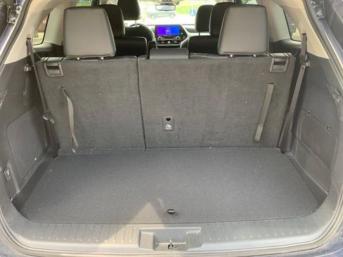 Used 2025 Toyota Highlander Platinum AWD/4WD image 19