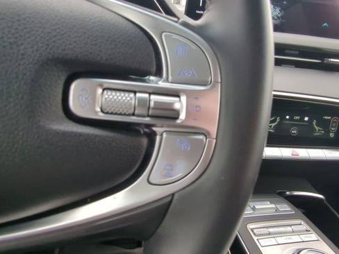 Used 2025 Genesis GV70 2.5T image 18