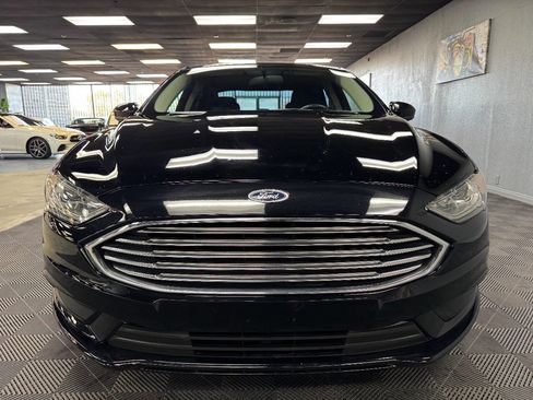 Used 2018 Ford Fusion SE w/ Fusion SE Technology Package image 4