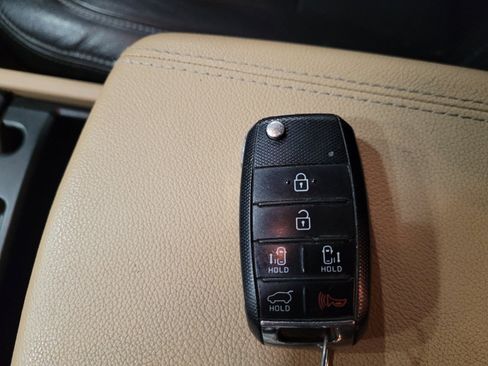 Used 2015 Kia Sedona LX w/ LX Convenience Package FWD image 32