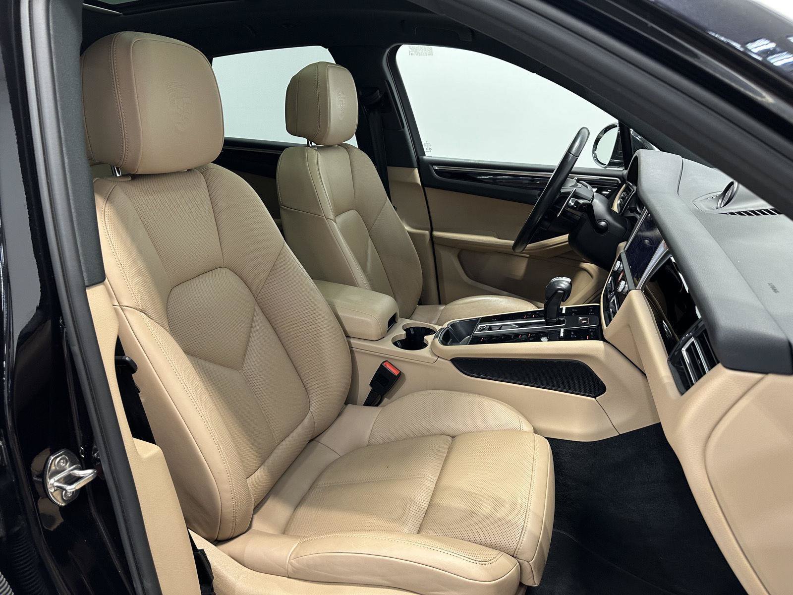Used 2024 Porsche Macan S AWD/4WD image 44