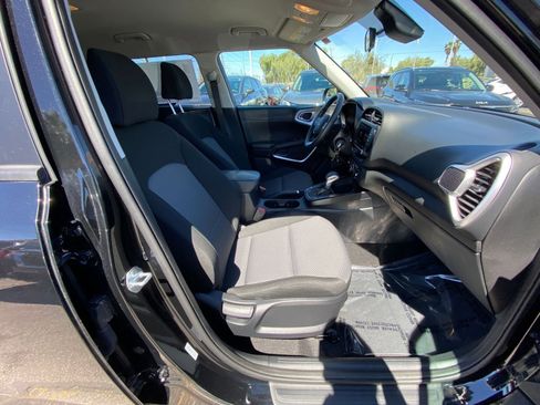 Used 2025 Kia Soul LX w/ LX Technology Package image 24