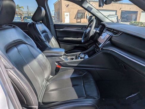 Used 2024 Jeep Grand Cherokee L Limited w/ Luxury Tech Group II image 32