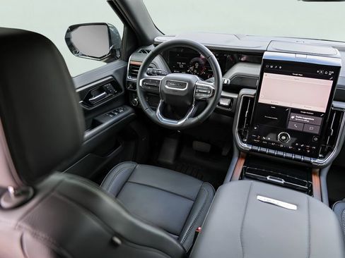 Used 2026 GMC Yukon Denali w/ Sun & Power Step Package AWD/4WD image 30