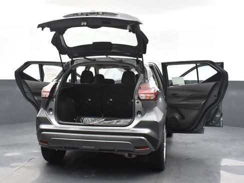 New 2025 Nissan Kicks Play S image 32