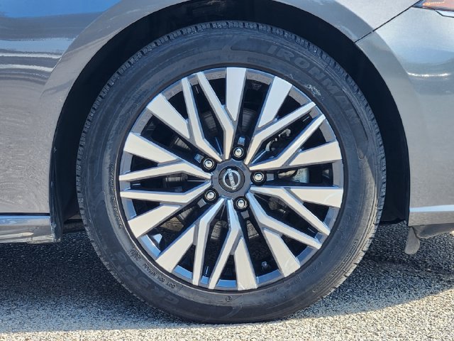 Used 2025 Nissan Altima 2.5 SV FWD image 11