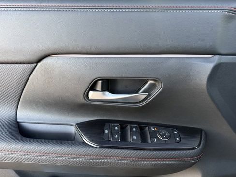 Used 2025 Nissan Kicks SR image 10