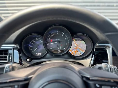 Certified 2022 Porsche Macan AWD/4WD image 23