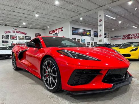 Used 2025 Chevrolet Corvette Stingray Preferred Cpe w/ Z51 Performance Package RWD image 3