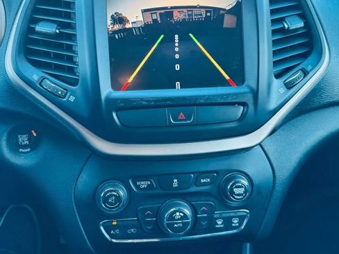 Used 2016 Jeep Cherokee Limited image 14