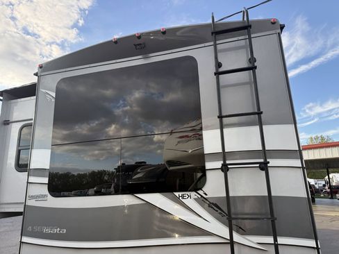 Used 2017 Ford E-450 and Econoline 450 Super Duty w/ Motorhome Prep Package image 33