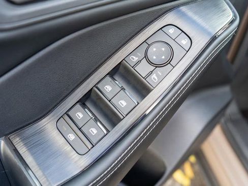 Certified 2025 Nissan Rogue SV image 19