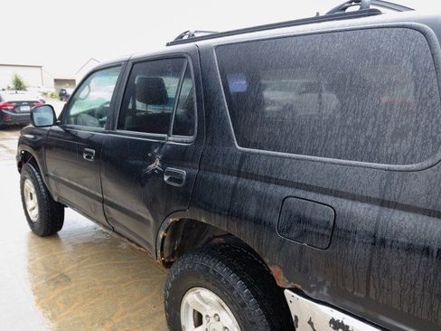 Used 2000 Toyota 4Runner SR5 image 8