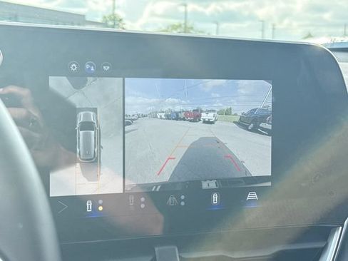 Used 2025 Chevrolet Equinox LT w/ Safety and Technology Package AWD/4WD image 20