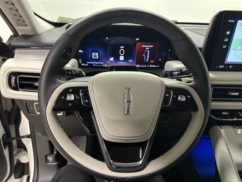 Used 2025 Lincoln Aviator Reserve AWD/4WD image 18