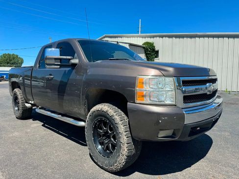 Used 2007 Chevrolet Silverado 1500 LT w/ Texas Edition RWD image 2
