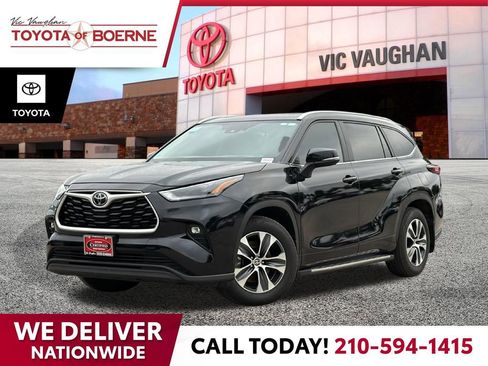 Certified 2024 Toyota Highlander XLE FWD image 1