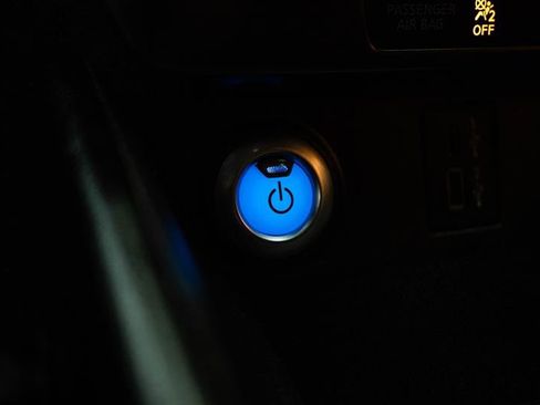 Used 2025 Nissan Leaf S image 16