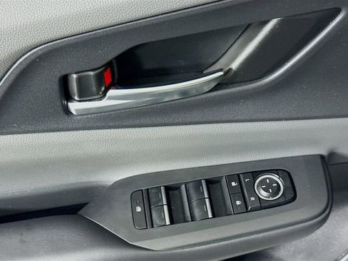 Used 2025 Toyota Prius XLE image 17