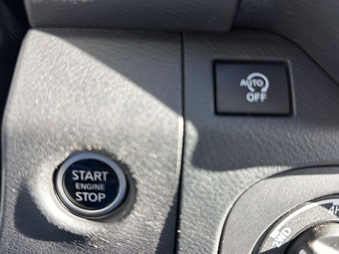 Used 2025 Nissan Frontier SV image 11