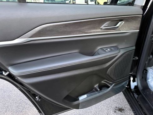 New 2026 Jeep Grand Cherokee Altitude image 6