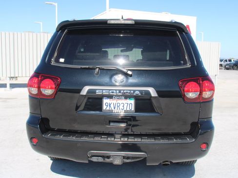 Used 2020 Toyota Sequoia Platinum AWD/4WD image 4