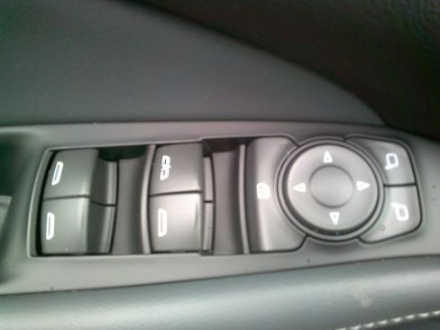 Used 2023 Buick Enclave Essence image 12