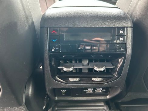 Used 2022 Jeep Grand Cherokee L Limited image 20