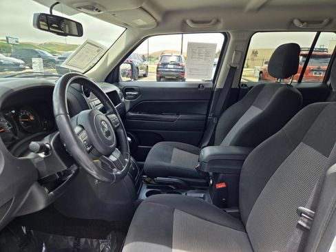 Used 2017 Jeep Patriot Latitude AWD/4WD image 29