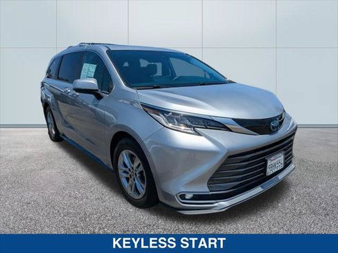 Used 2022 Toyota Sienna Limited AWD/4WD image 7