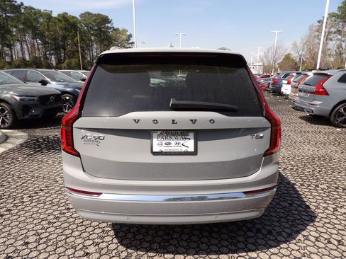 New 2026 Volvo XC90 T8 Plus AWD/4WD image 6