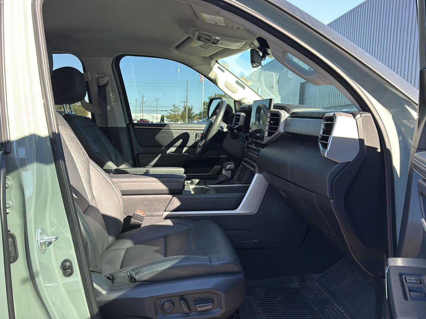Used 2024 Toyota Tundra Limited AWD/4WD image 12