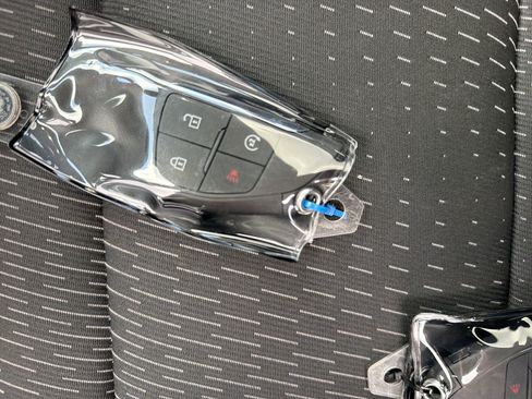 Used 2025 Chevrolet Equinox LT w/ Safety and Technology Package FWD image 38