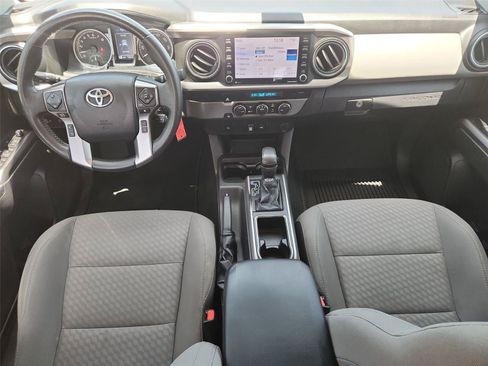 Used 2022 Toyota Tacoma SR5 RWD image 18