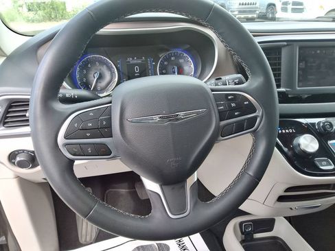 Certified 2023 Chrysler Voyager LX FWD image 13