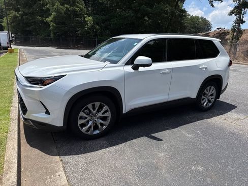 Used 2024 Toyota Grand Highlander FWD image 8